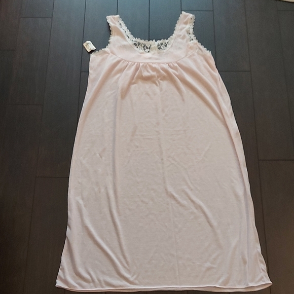 Classic Pink Chemise with Lightweight Comfort - Vintage - Picture 3 of 5